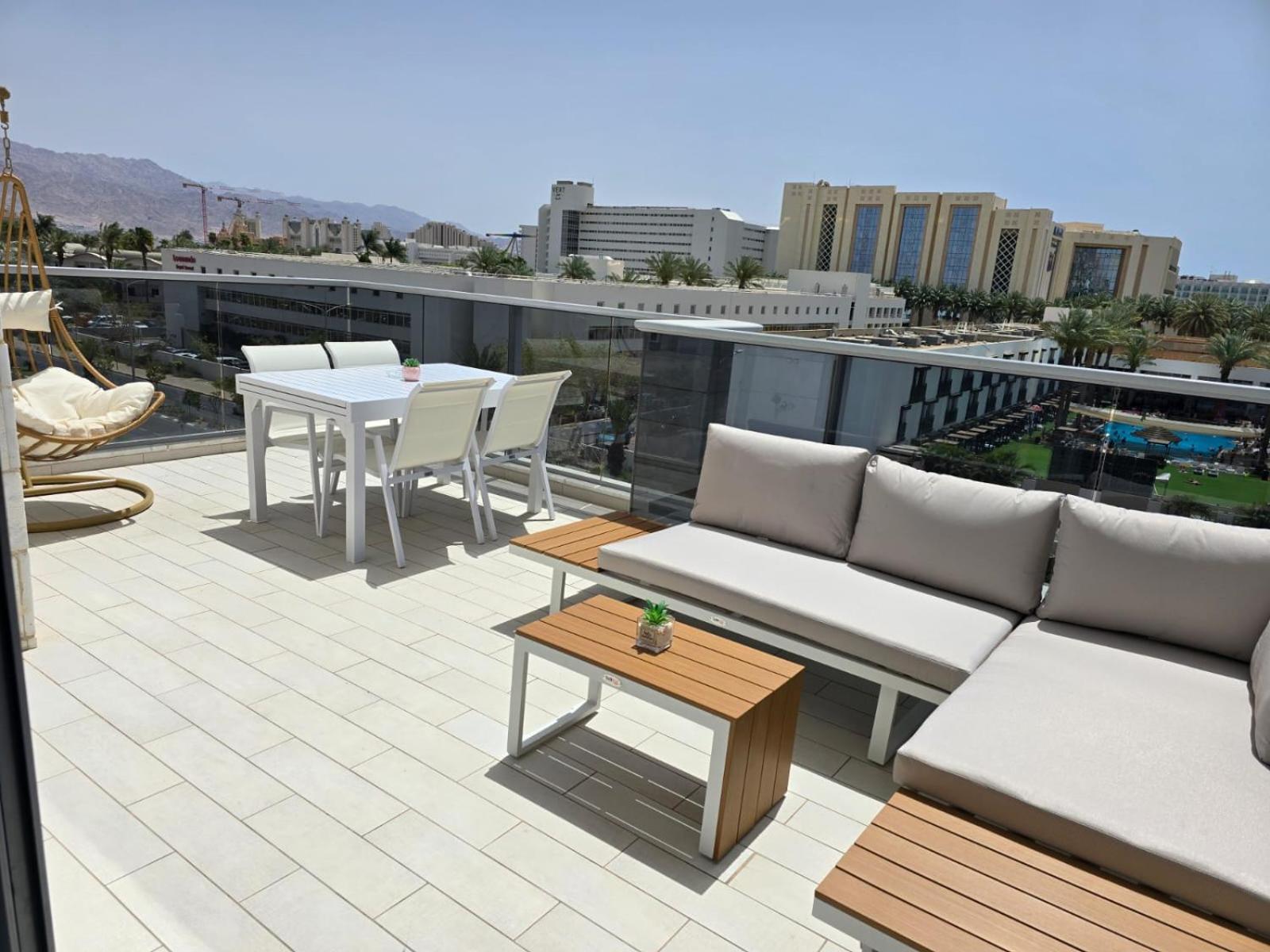 Luxury Queen Royal Park Eilat Exteriör bild